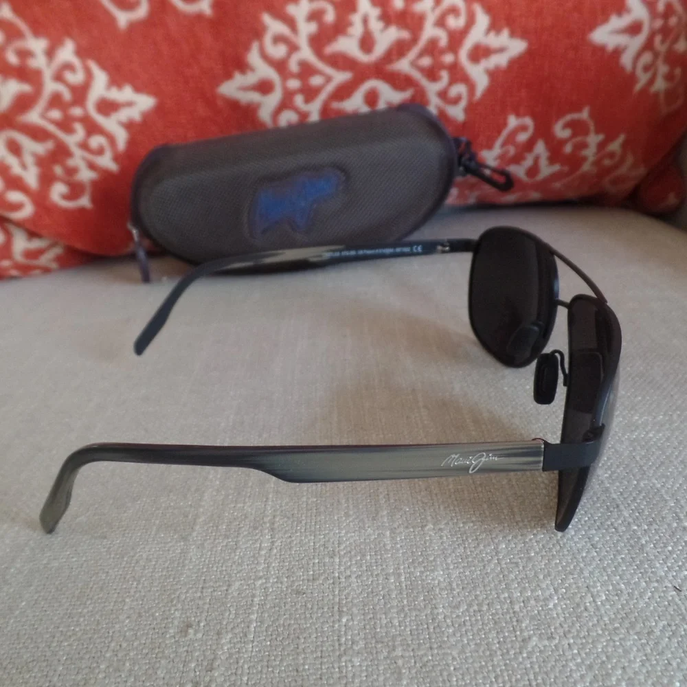 Maui Jim CASTLES Aviator in Matte Frame with Neutral Grey Lens